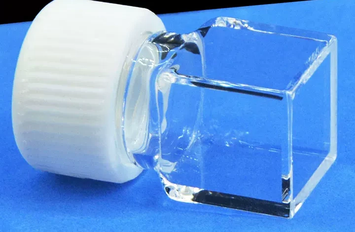 MQQFC066 product photograph: cell and cap viewed horizontally